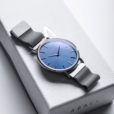Reloj slim unisex 40mm con dial azul y diseño minimalista en acero plateado | Emily | Colección SLIM | Ábaco