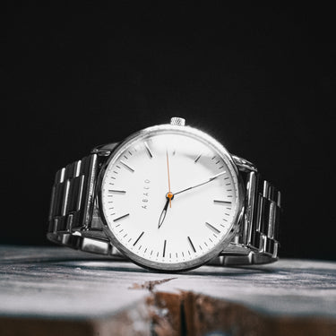 Reloj hombre plateado 42mm con esfera negra y acento naranja elegante | Enrico | Colección Original | Ábaco