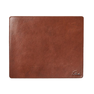Mouse pad cuero tabaco escritorio vista lateral | Studio Ábaco