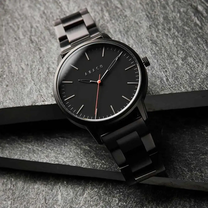 Reloj negro hombre 42mm estilo elegante con correa metálica y segundero rojo | Verne | Colección Original | Ábaco