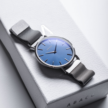 Reloj slim unisex 40mm con dial azul y diseño minimalista en acero plateado | Emily | Colección SLIM | Ábaco