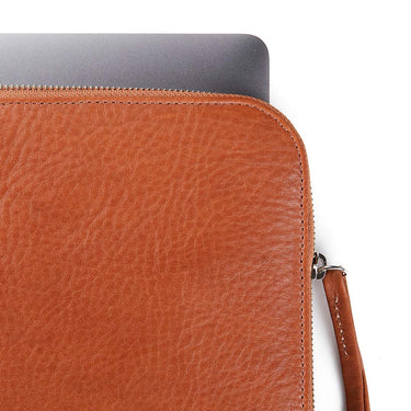 Funda laptop cuero camel abierta | Studio Ábaco