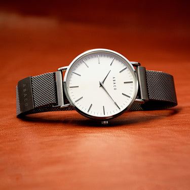 Reloj unisex blanco 40mm con diseño minimalista y caja plateada brillante | Marconi | Colección SLIM | Ábaco