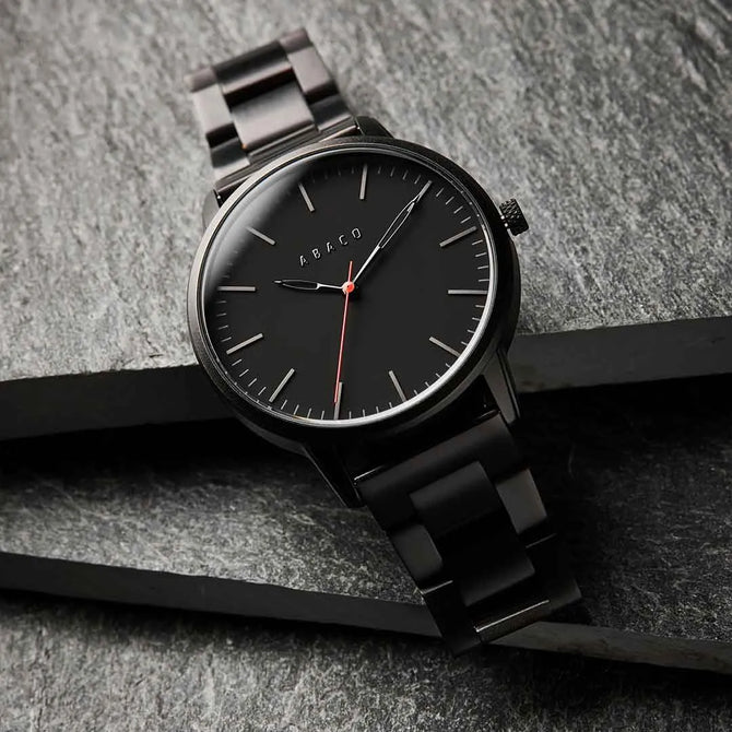 Reloj negro hombre 42mm estilo elegante con correa metálica y segundero rojo | Verne | Colección Original | Ábaco