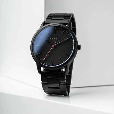 Reloj minimalista negro para hombre 42mm con dial negro y segundero rojo | Verne | Colección Original | Ábaco